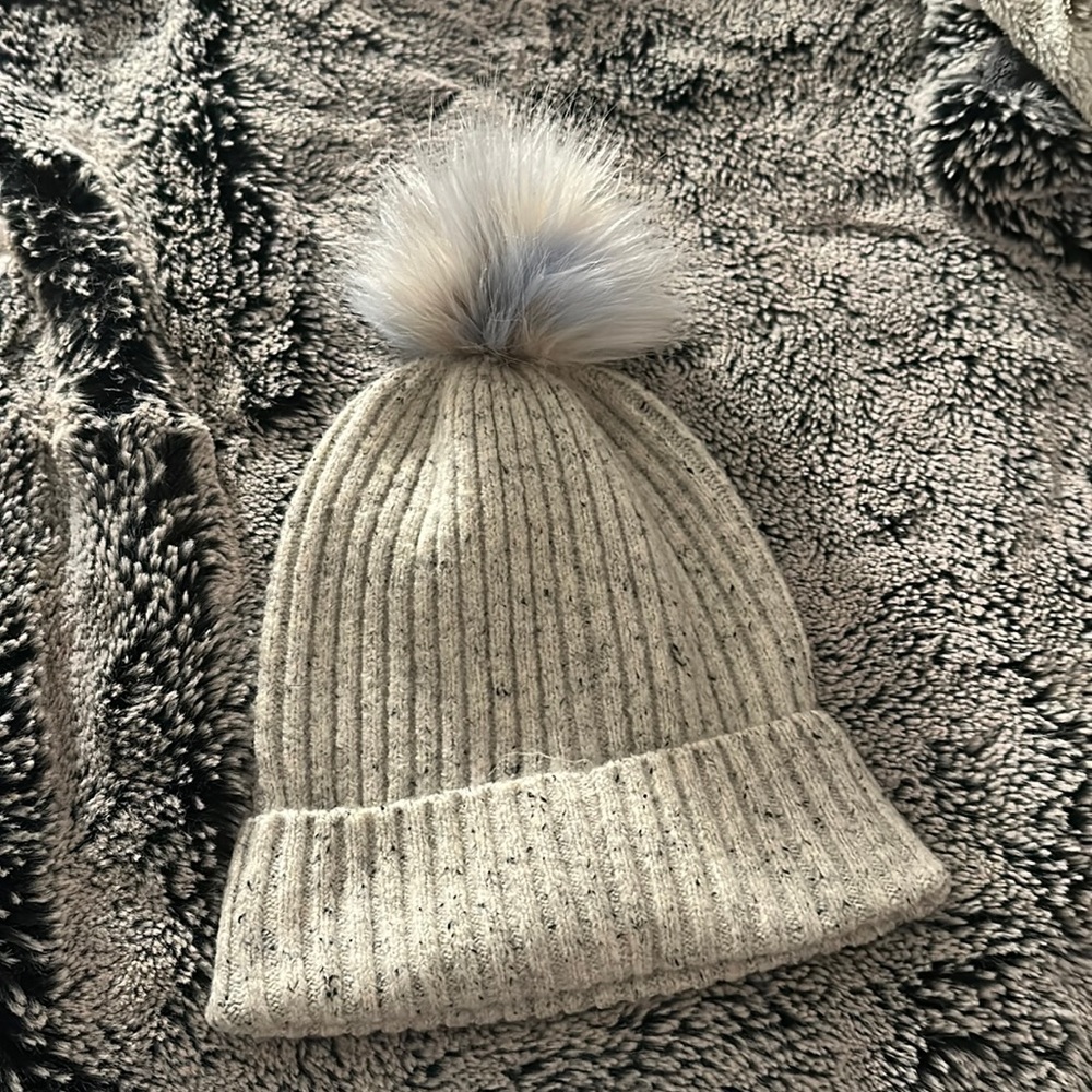 American Eagle knit Hat with blue and white Pom Pom